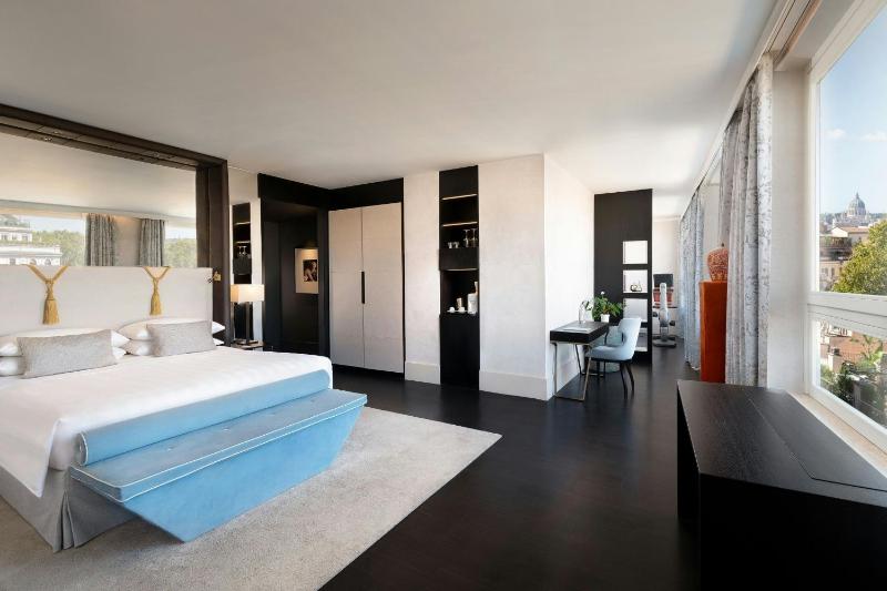 One-Bedroom King Suite with City View image 3