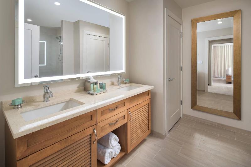 Two-Bedroom Suite image 4