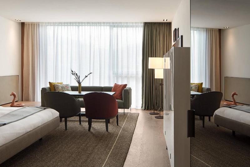 Junior Suite, 1 Bedroom Junior Suite, 1 King, City view image 1