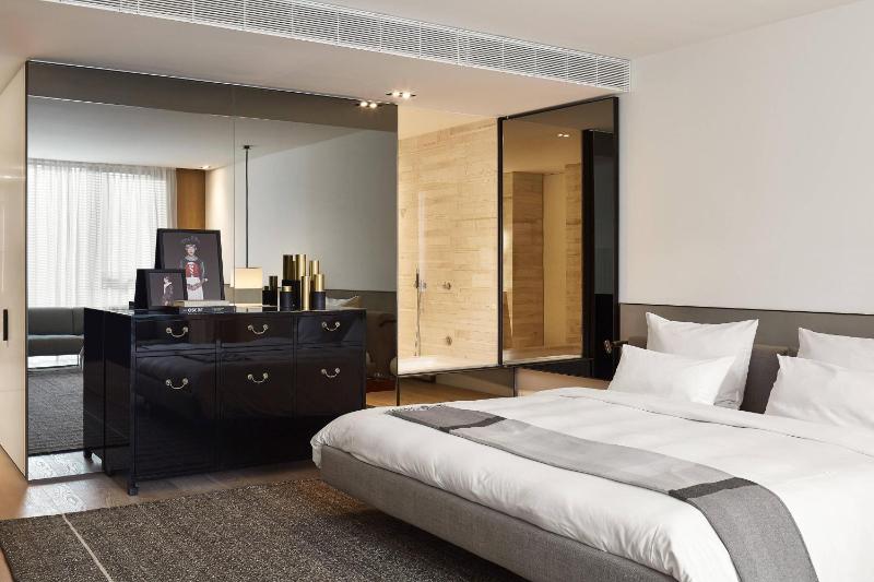 Junior Suite, 1 Bedroom Junior Suite, 1 King, City view image 4