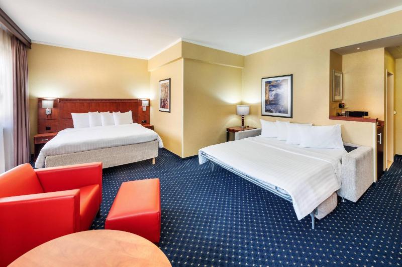 Courtyard by Marriott Prague City - image 6