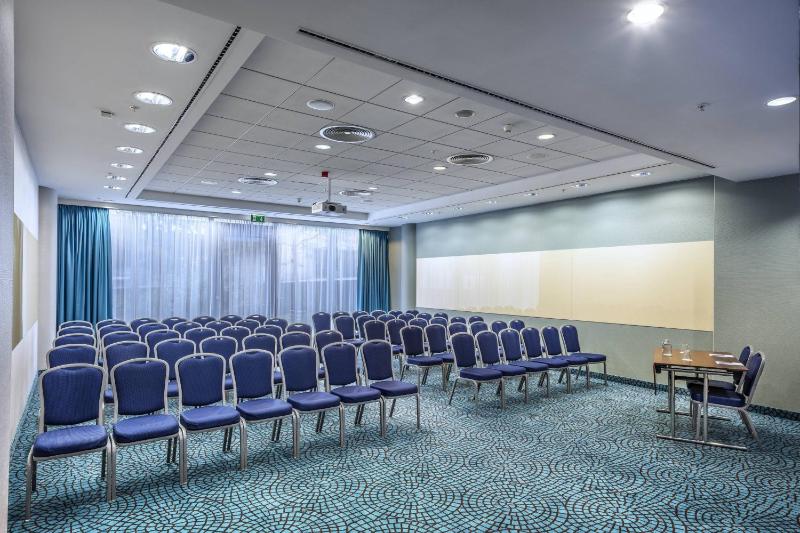 Courtyard by Marriott Prague City - image 8