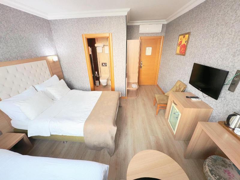 Triple Room image 2