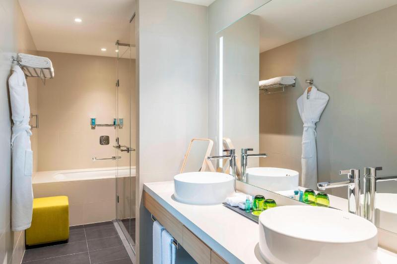 Savvy Suite, 1 Bedroom Junior Suite, Golf &Creek View view image 4