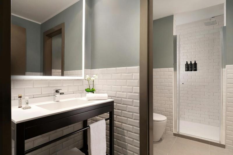 Twin Room with Sofa Bed - Le Varesine image 3