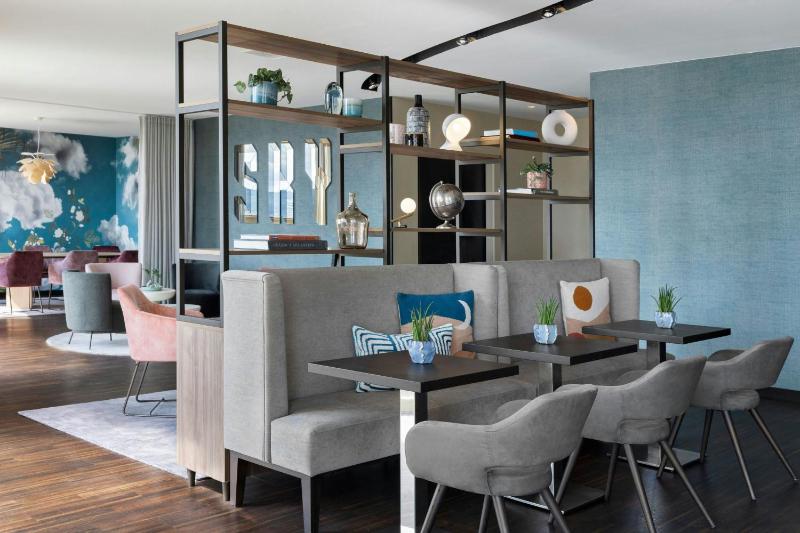 King Room with Club Lounge Access - Top Floor image 2