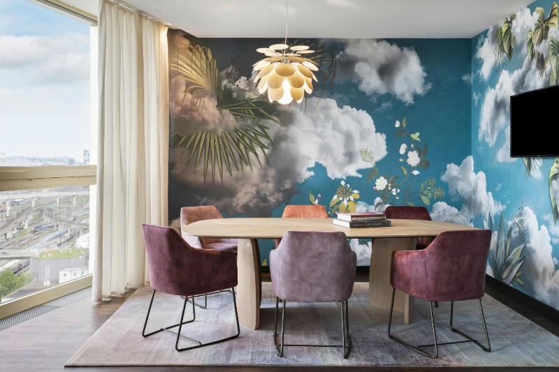 One-Bedroom Junior Suite - Club Lounge Access image 4