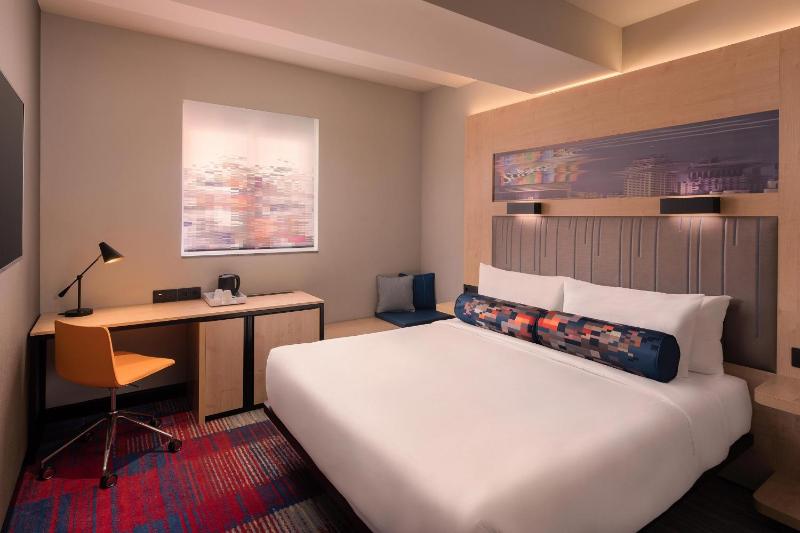 Aloft King Room image 4
