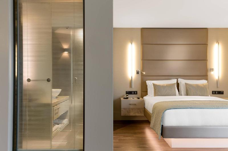 Junior Suite, 1 King image 4