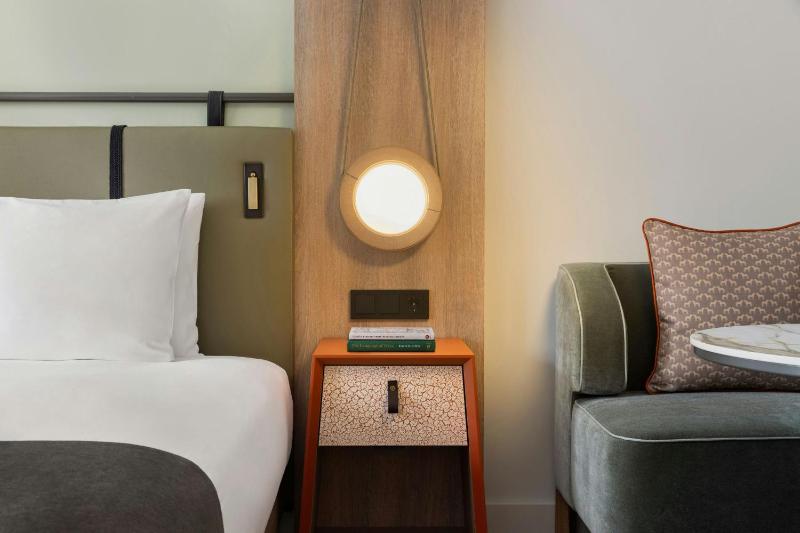 Deluxe Twin Room image 1