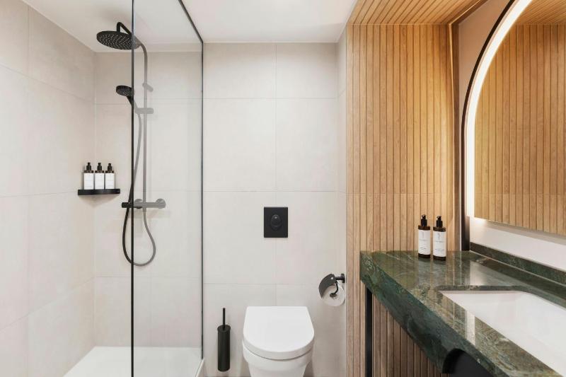 Deluxe Twin Room image 2