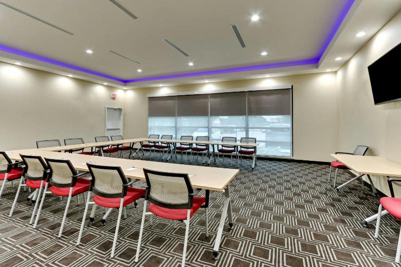 TownePlace Suites by Marriott Houston Northwest/Beltway 8 - image 18