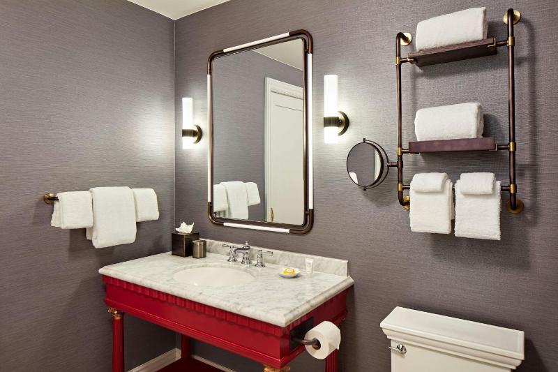 Deluxe Double Room image 4