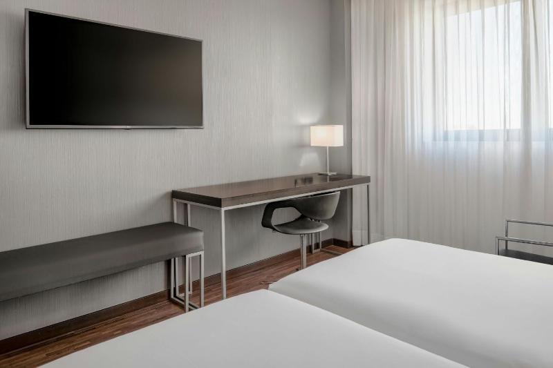 Standard Twin Room, Guest room image 4