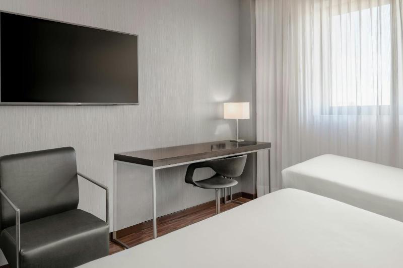 Standard Room with King bed and Single folding bed image 3