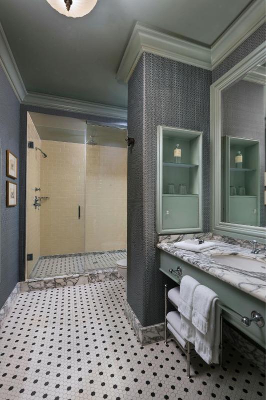 King Room image 2