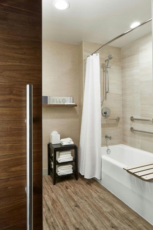 Double Room with Two Double Beds - Mobility Accessible with Tub image 2