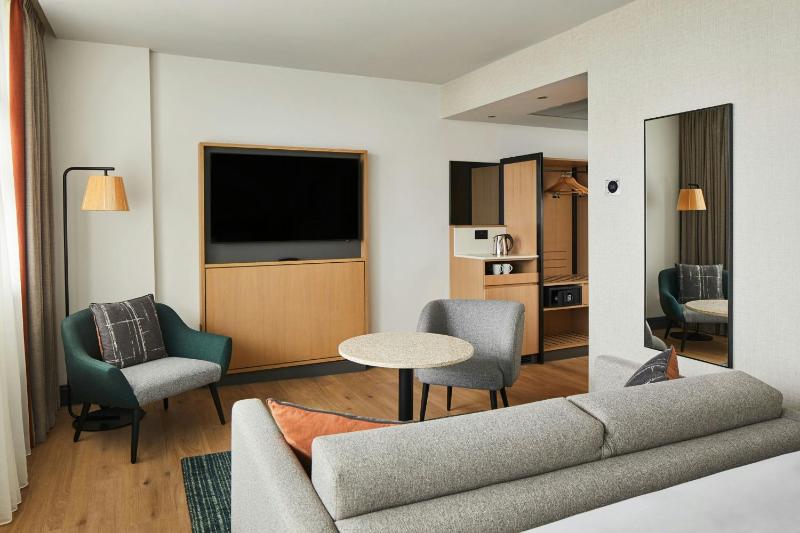 Deluxe Double Room image 3