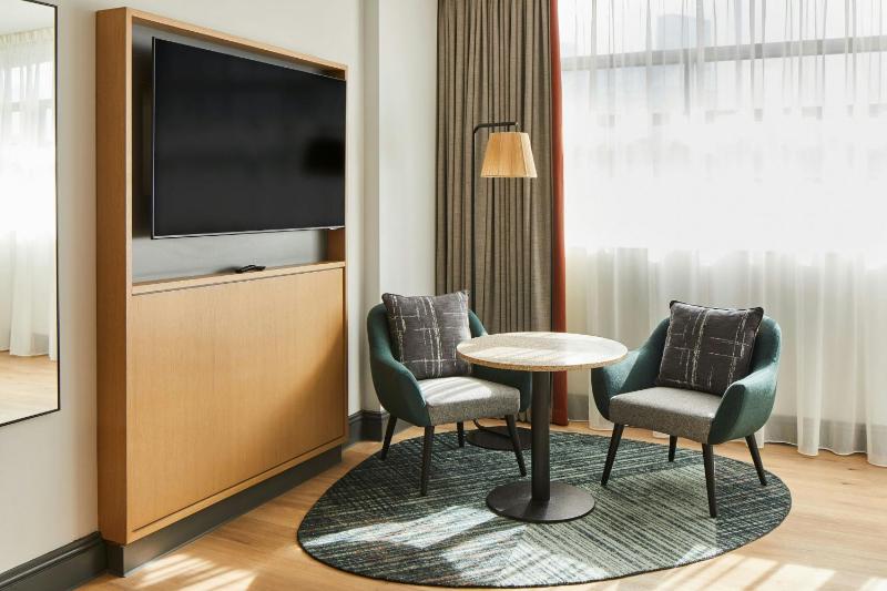 Deluxe Twin Room image 1