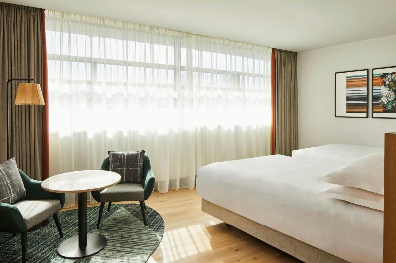 Deluxe Double Double Room image 4