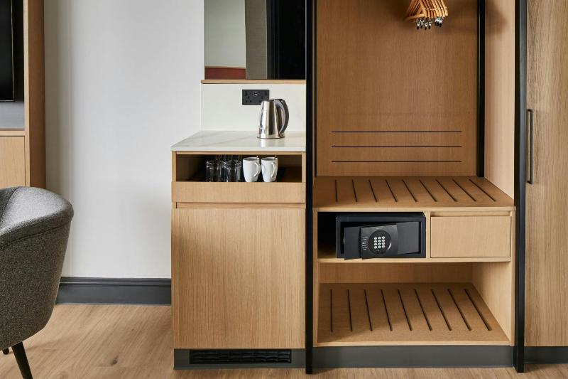 Deluxe Family Room image 4