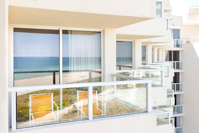 Double Room with Ocean View image 4