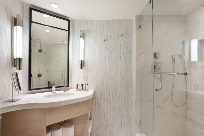 Double Room with Ocean Front and Balcony image 4