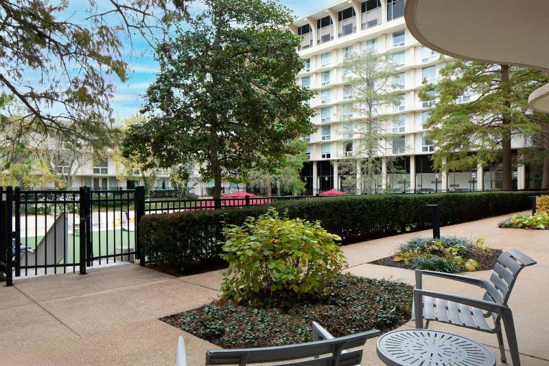 Courtyard Access, Guest room, 2 Double, West Tower  image 4
