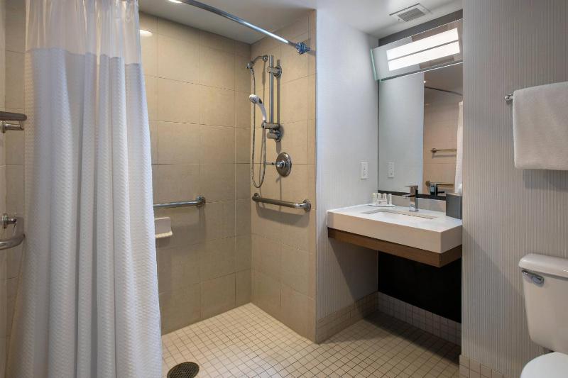 King Room with Sofa Bed and Adapted Tub - Mobility and Hearing Accessible image 3