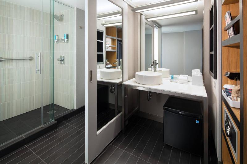 Guest room with Two Queen Beds - High Floor image 2