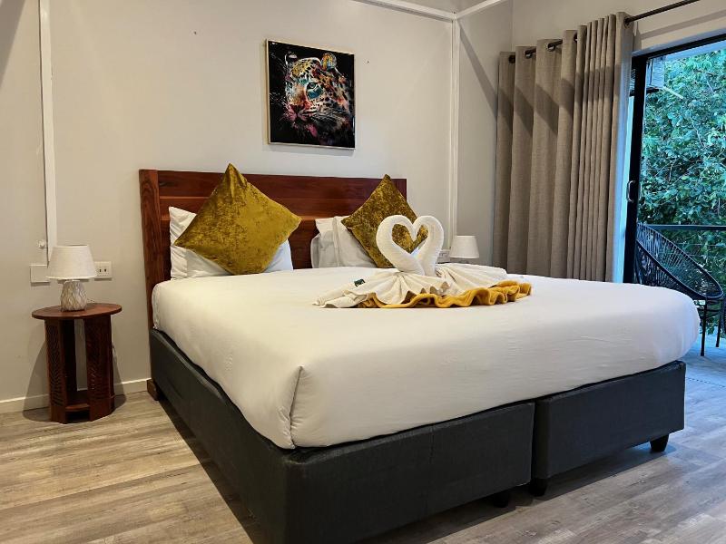 Platinum Peak Luxury Apartment -Victoria Falls - image 1