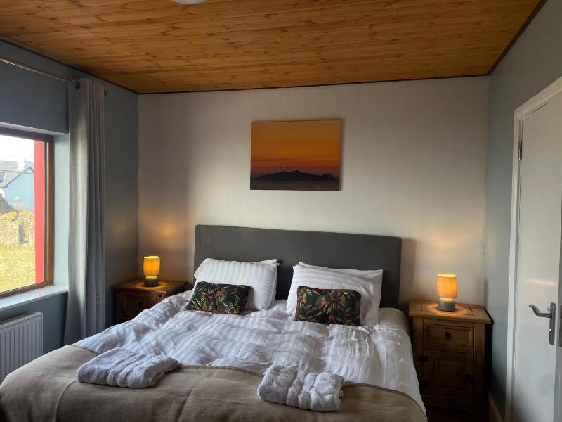 Deluxe Double Room with Sea View image 3