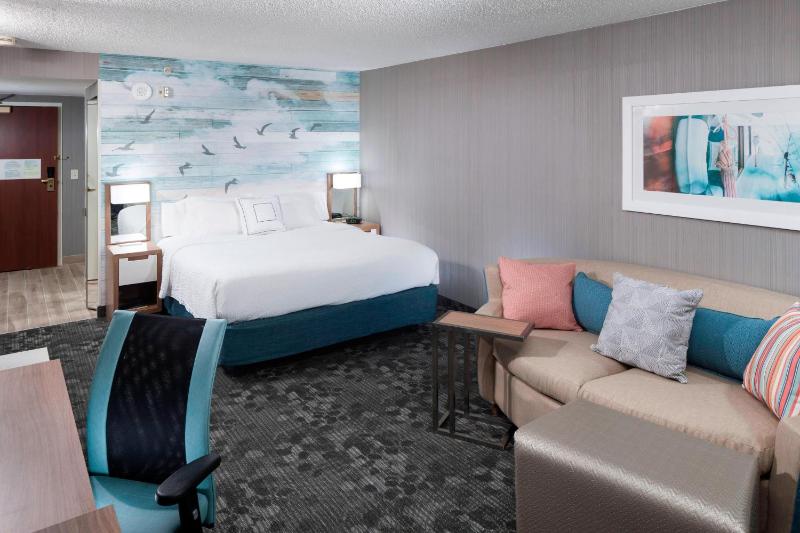 King Room with Sofa Bed image 1