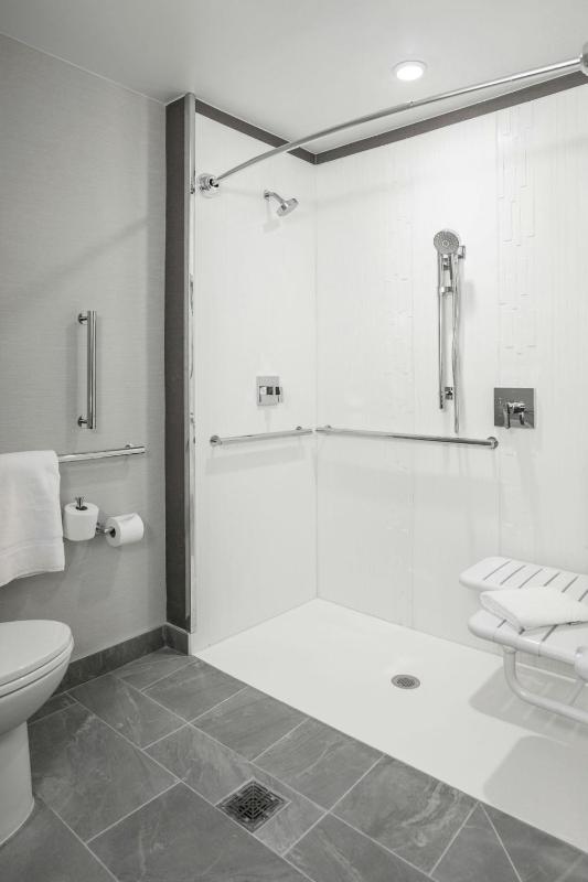 King Room - Hearing Accessible image 3