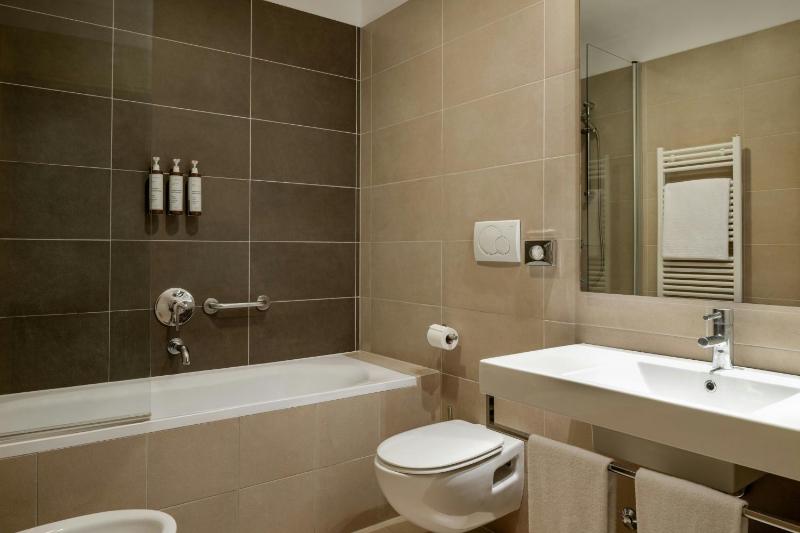 Junior King Suite image 2