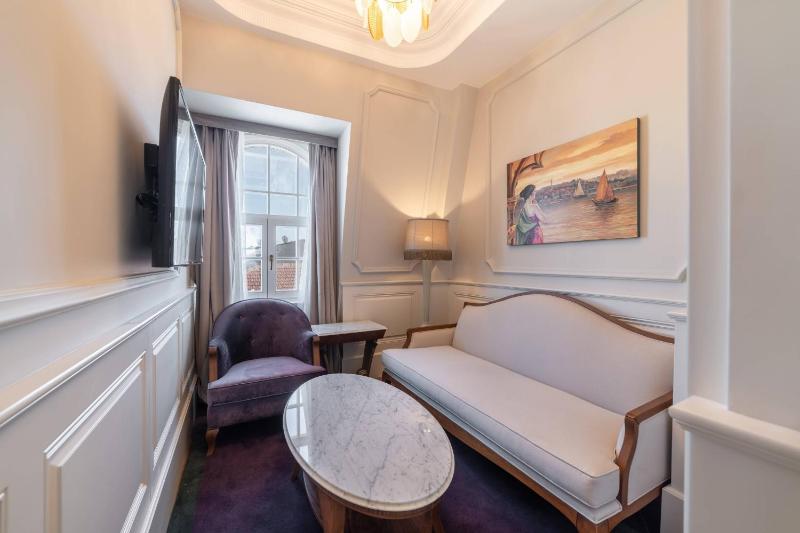 Executive Suite with, 1 King image 3