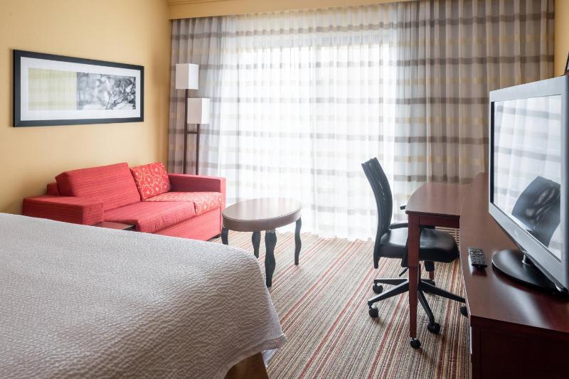 King Room with Sofa Bed - Non-Smoking image 4