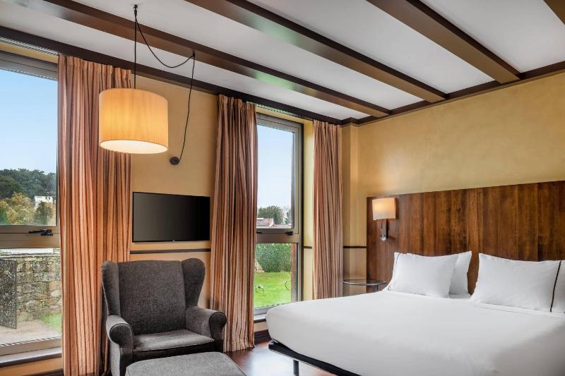 King Room with Garden View image 1