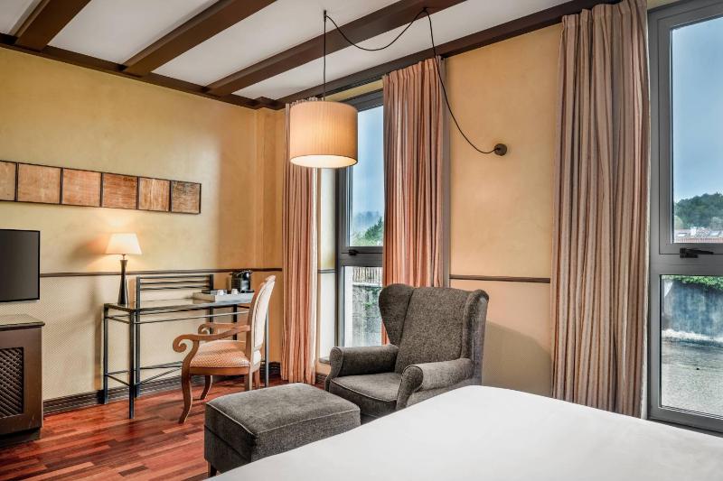 King Room with Garden View image 3
