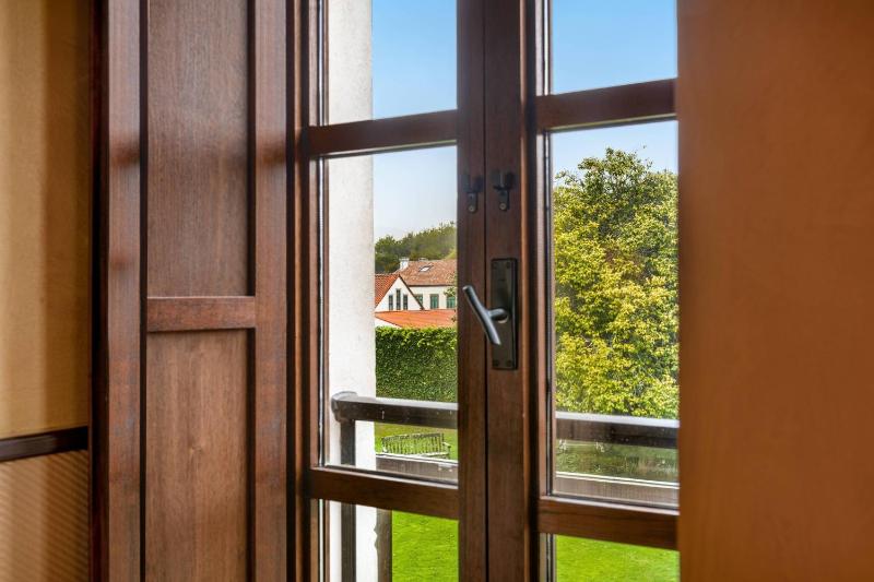 Deluxe Twin Room image 4