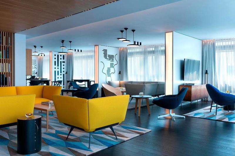 King Executive Suite with Lounge Access image 4