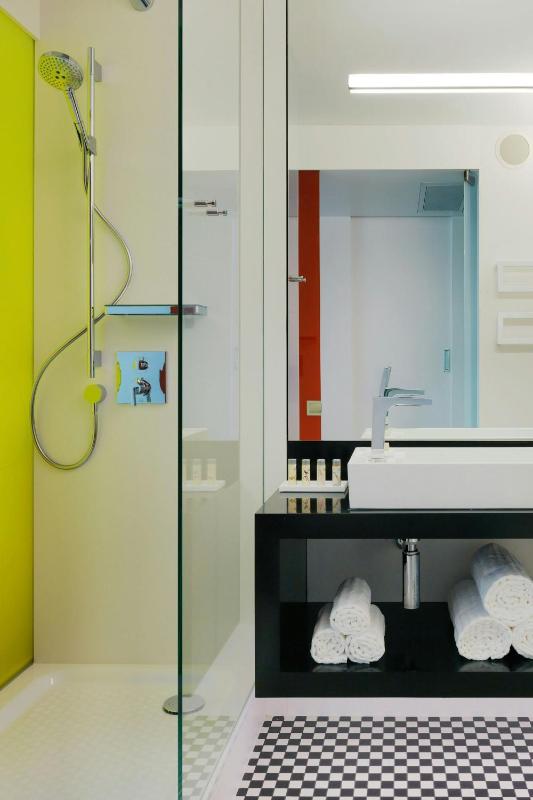 Room with Two Double Beds image 2