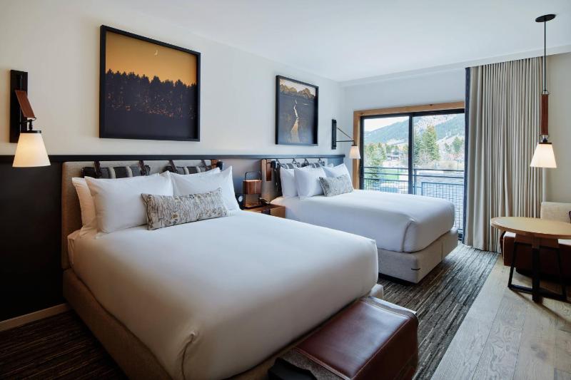 Guest room with 2 Queen image 3