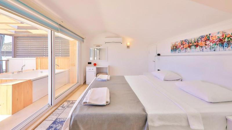 Kalkan 3 Bedroom Villa - Close to the Center - image 5