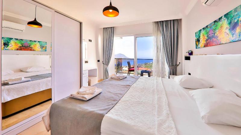 Kalkan 3 Bedroom Villa - Close to the Center - image 8