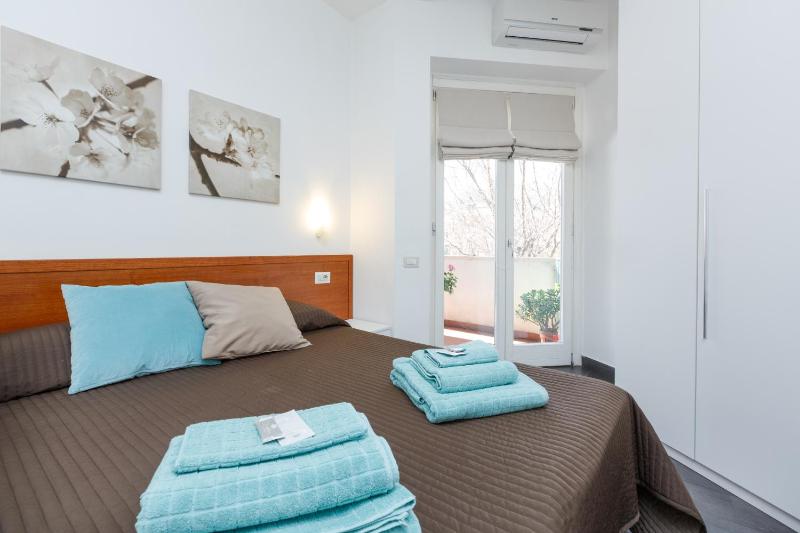 Basic Triple Room image 2