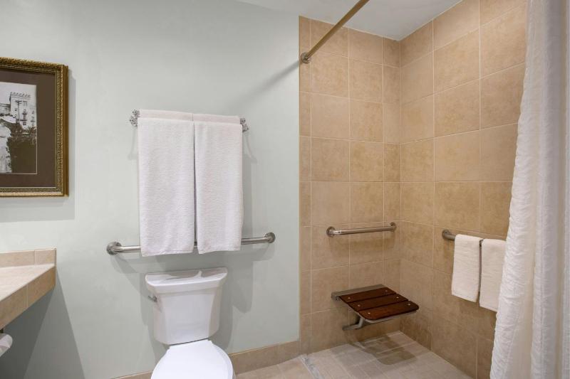 Premium, Guest room, 2 Queen (Mobility & Hearing Accessible w/ Tub) image 3