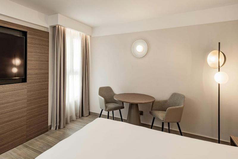 AC Hotel St. Julian's - image 4