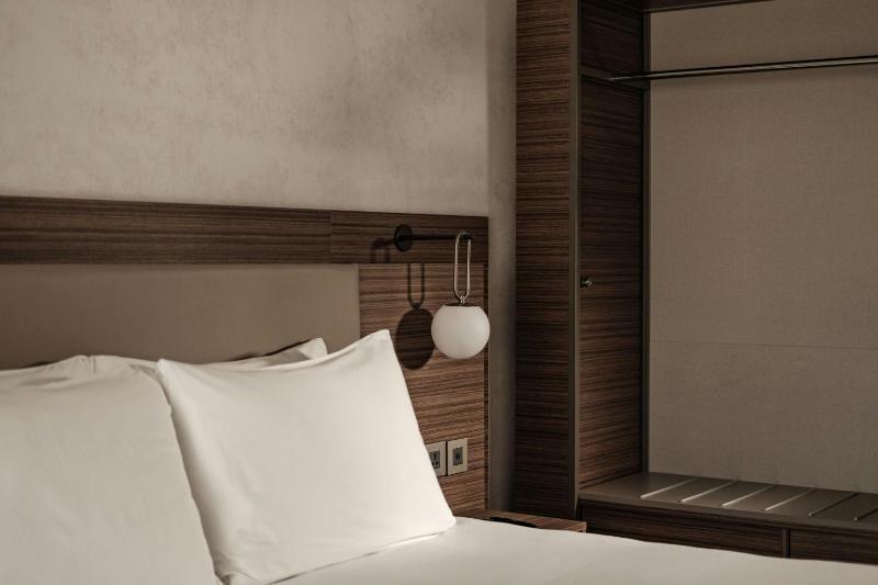 AC Hotel St. Julian's - image 8