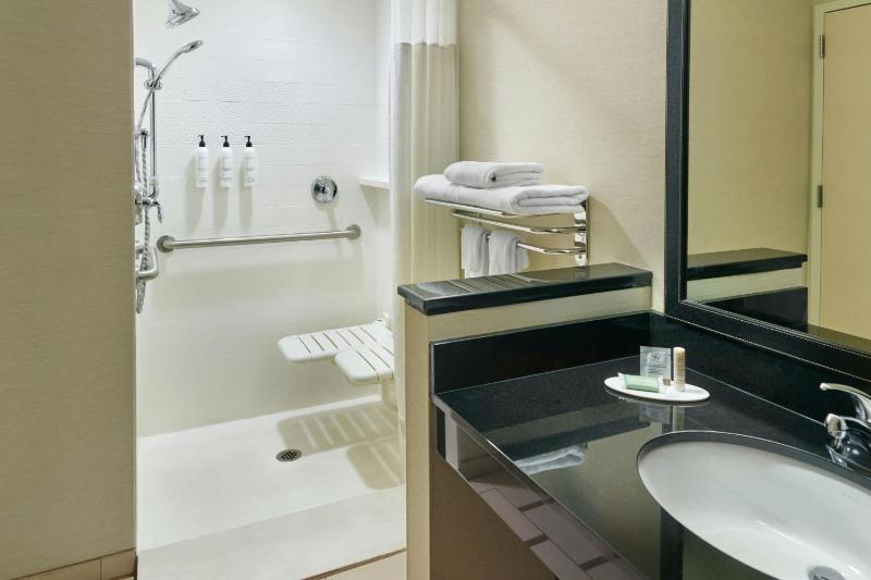 Queen Room with Two Queen Beds and Roll-in Shower - Mobility and Hearing Accessible image 3